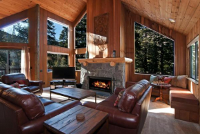 Alpine Darling- Hot Tub- Pet Friendly- 3 Minute Drive to Palisades Tahoe